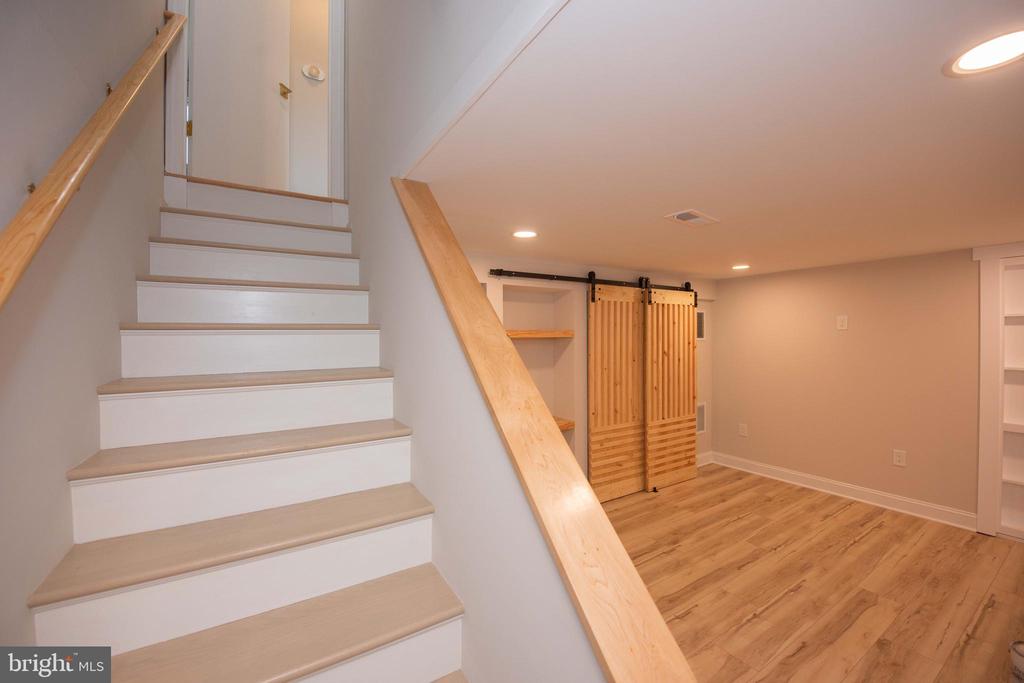 5022 Laguna Rd