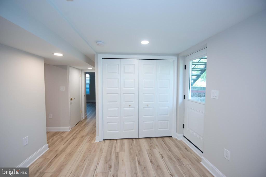 5022 Laguna Rd
