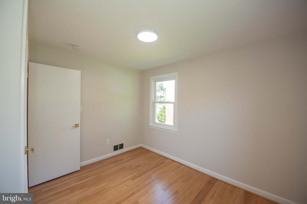 5022 Laguna Rd