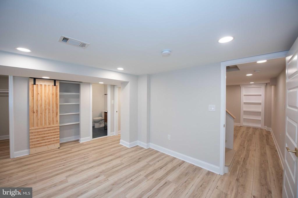 5022 Laguna Rd
