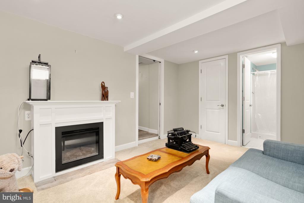 3403 Cheverly