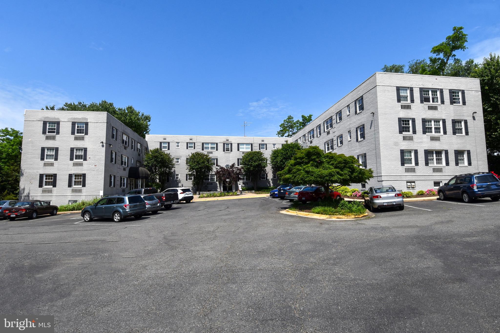 2028 Vermont St N #203