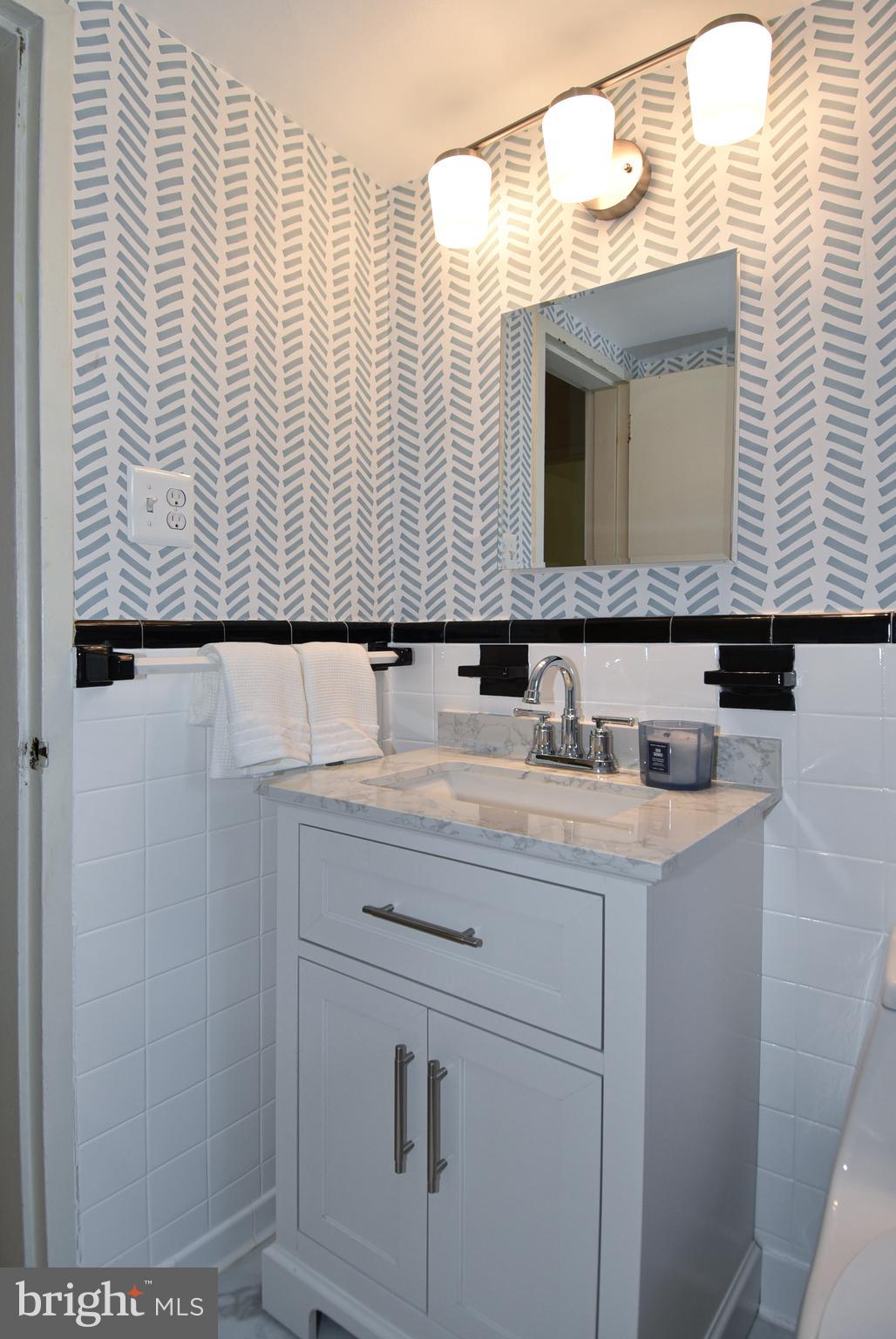 2028 Vermont St N #203