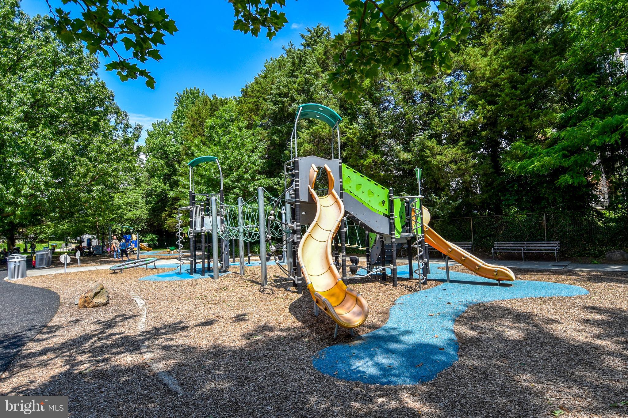 2028 Vermont St N #203