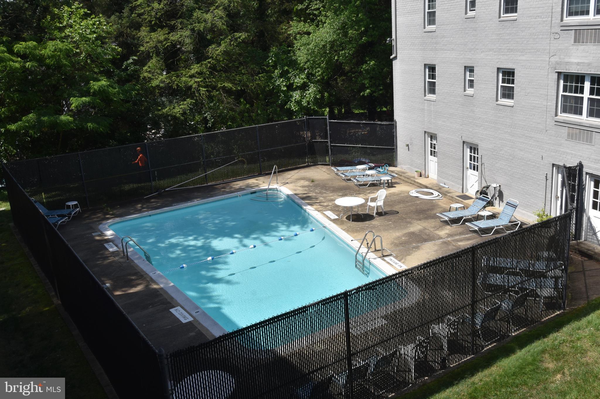 2028 Vermont St N #203