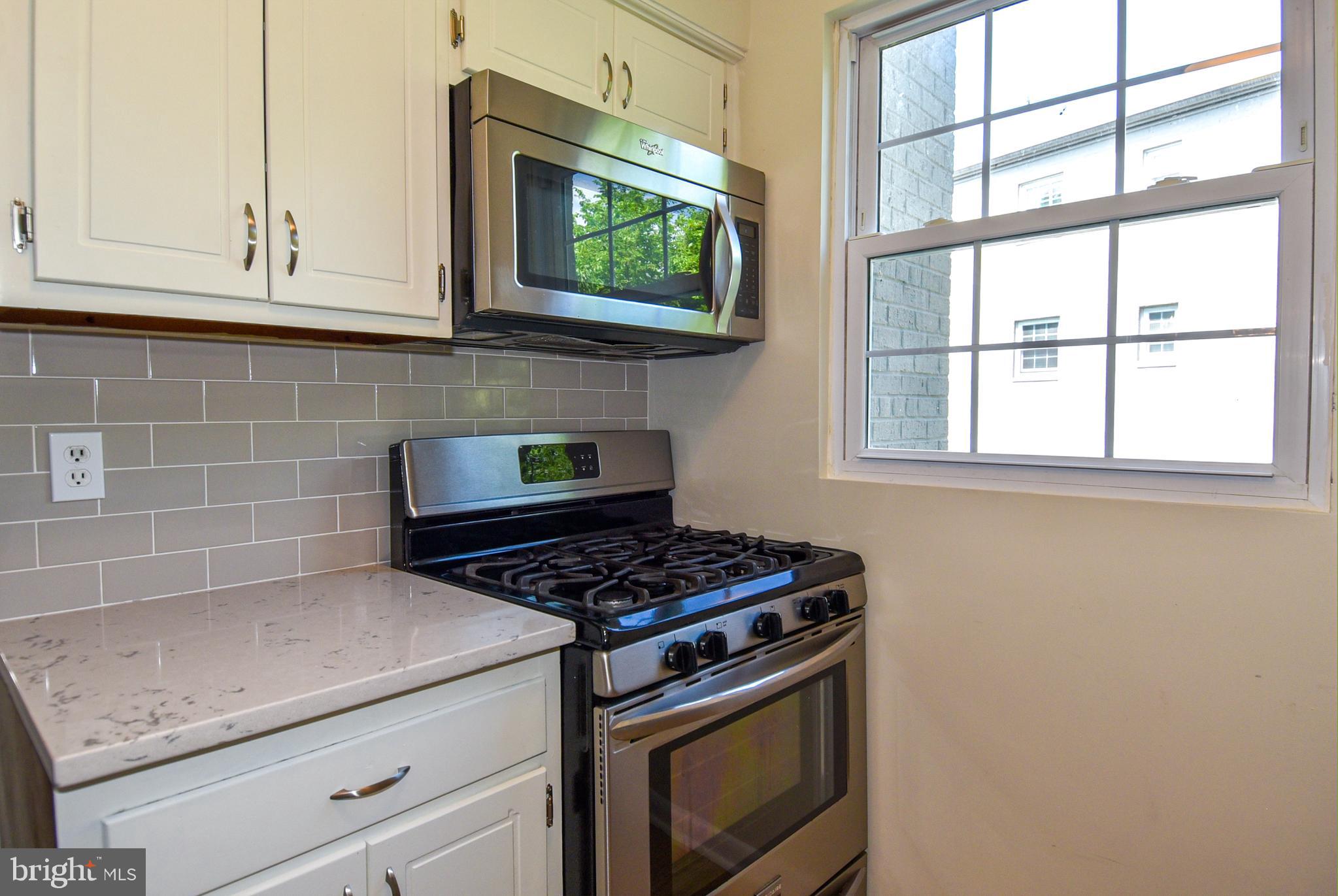 2028 Vermont St N #203