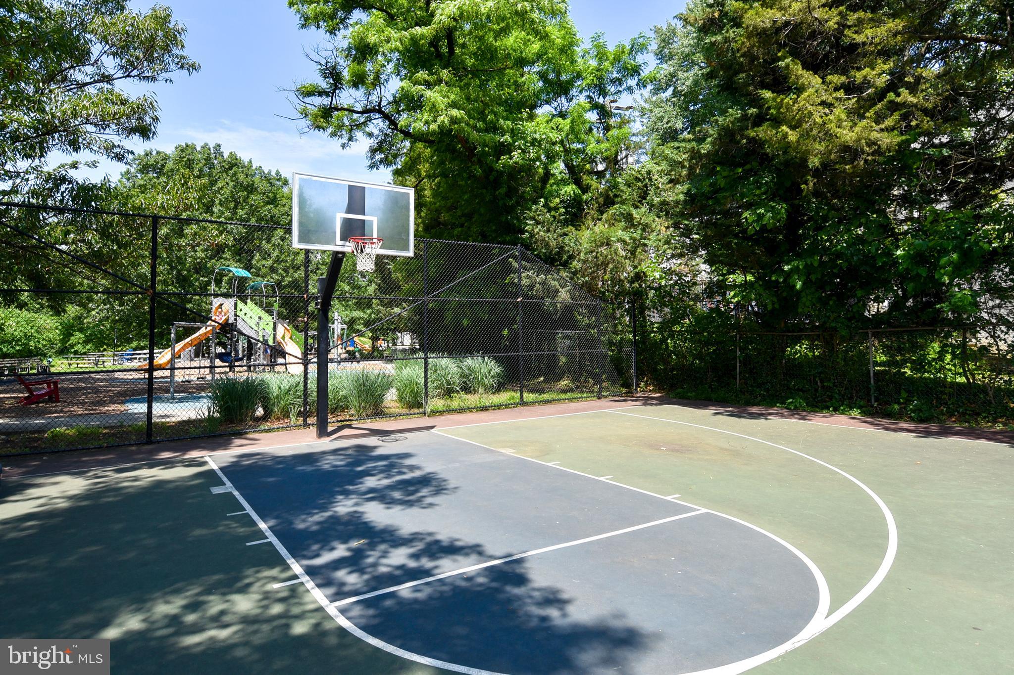 2028 Vermont St N #203