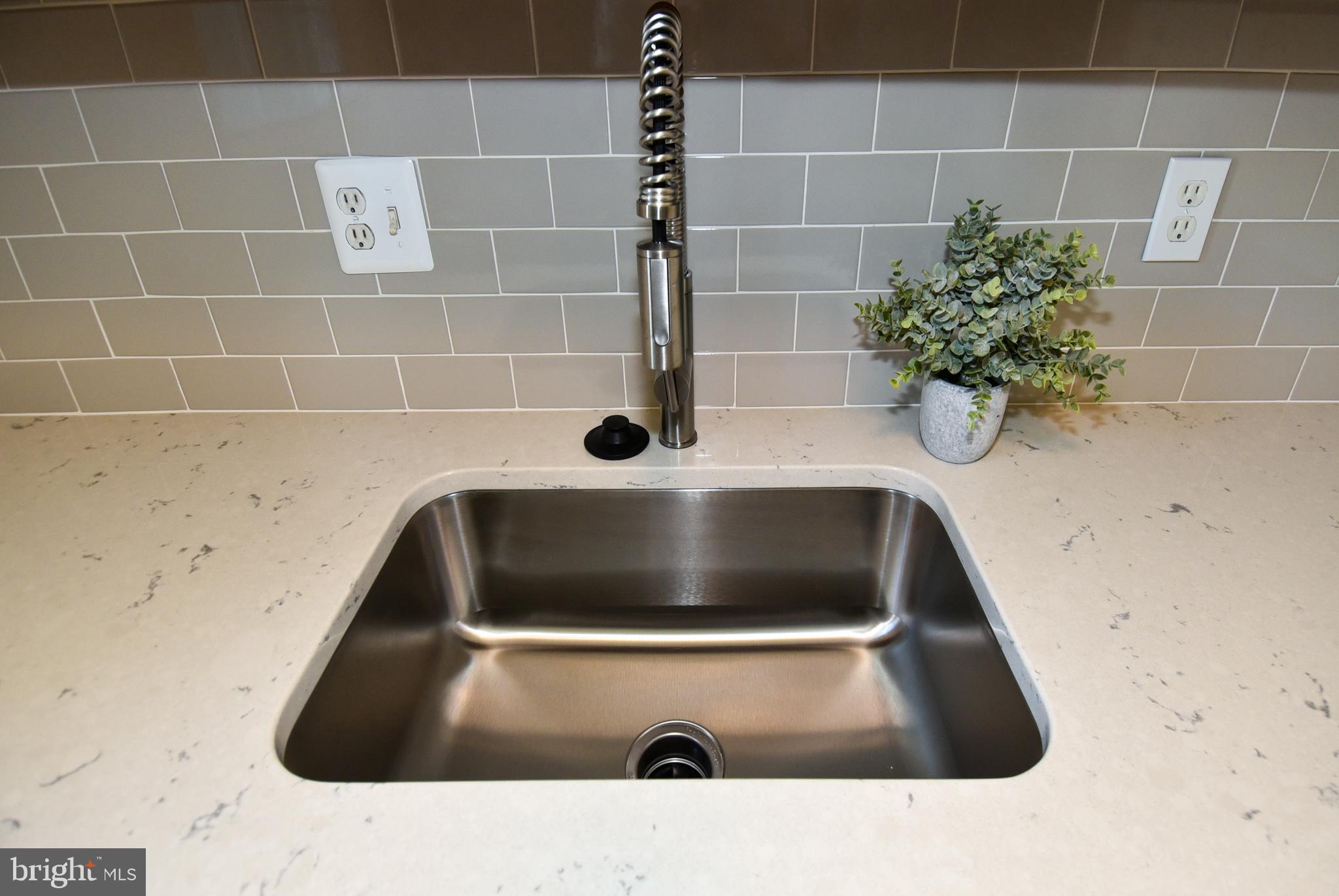 2028 Vermont St N #203