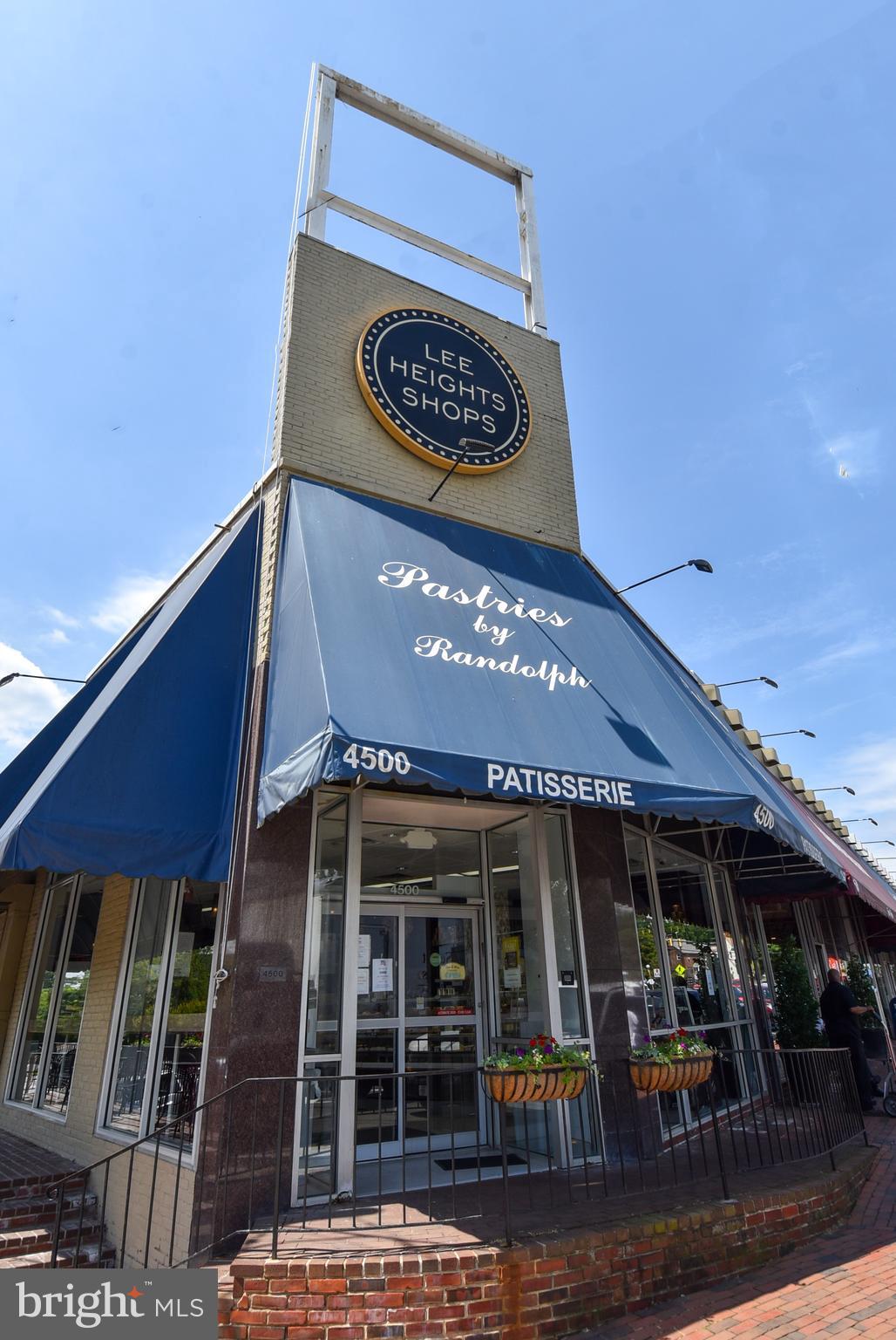 2028 Vermont St N #203