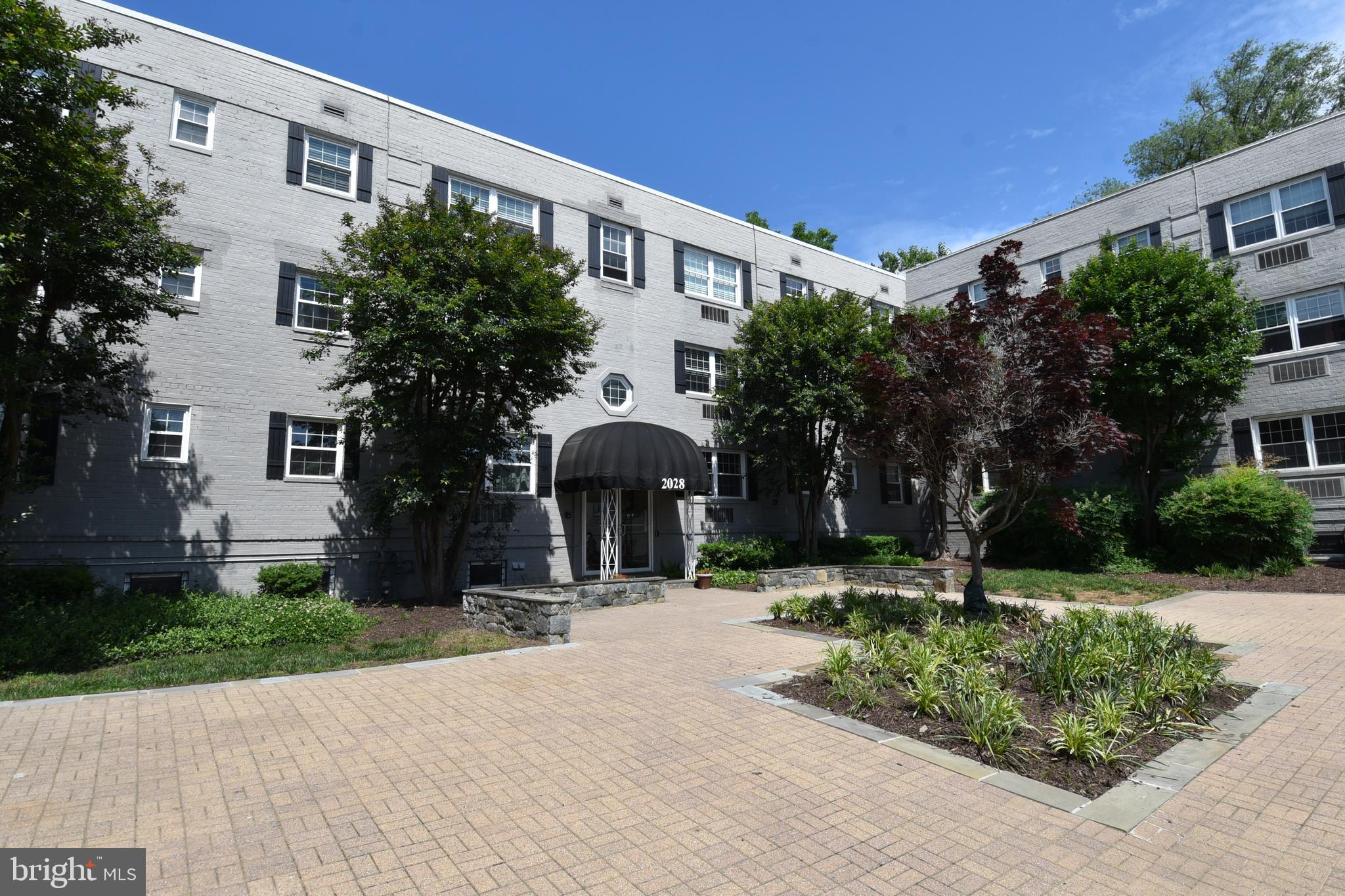 2028 Vermont St N #203
