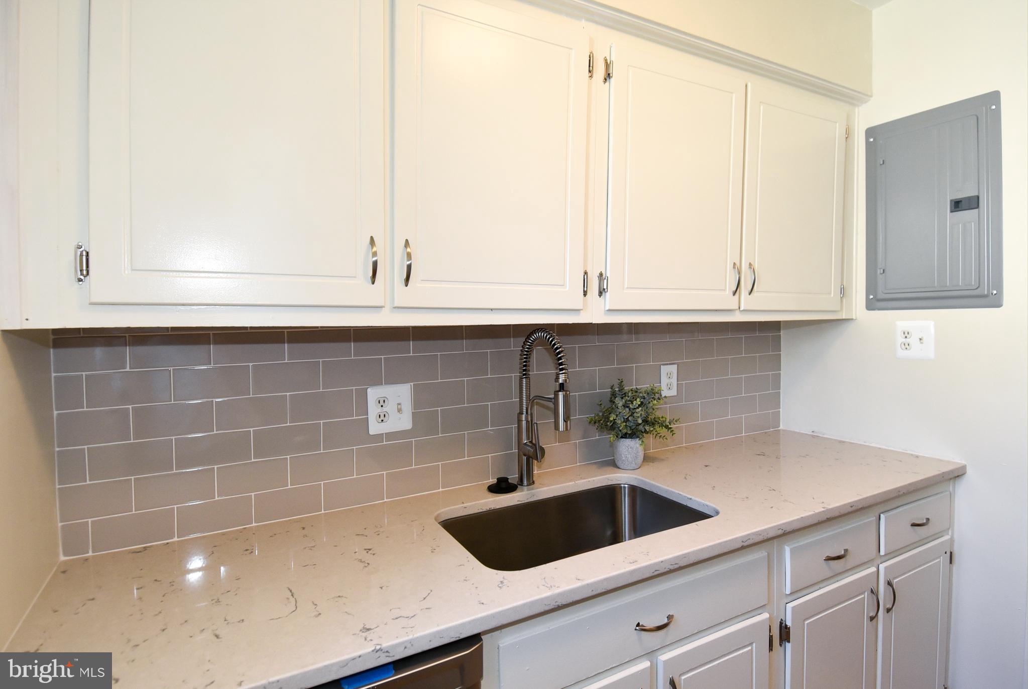 2028 Vermont St N #203