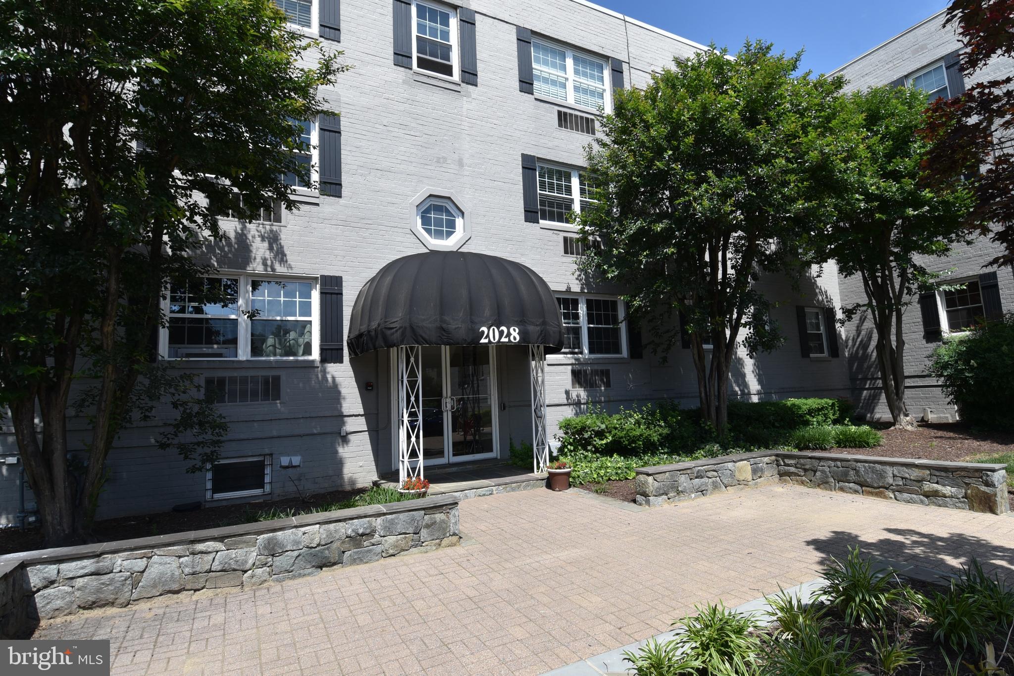 2028 Vermont St N #203