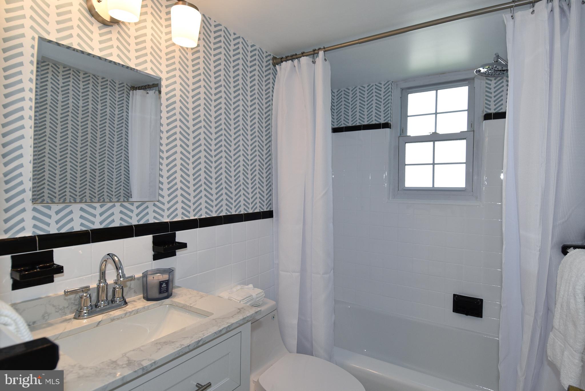 2028 Vermont St N #203