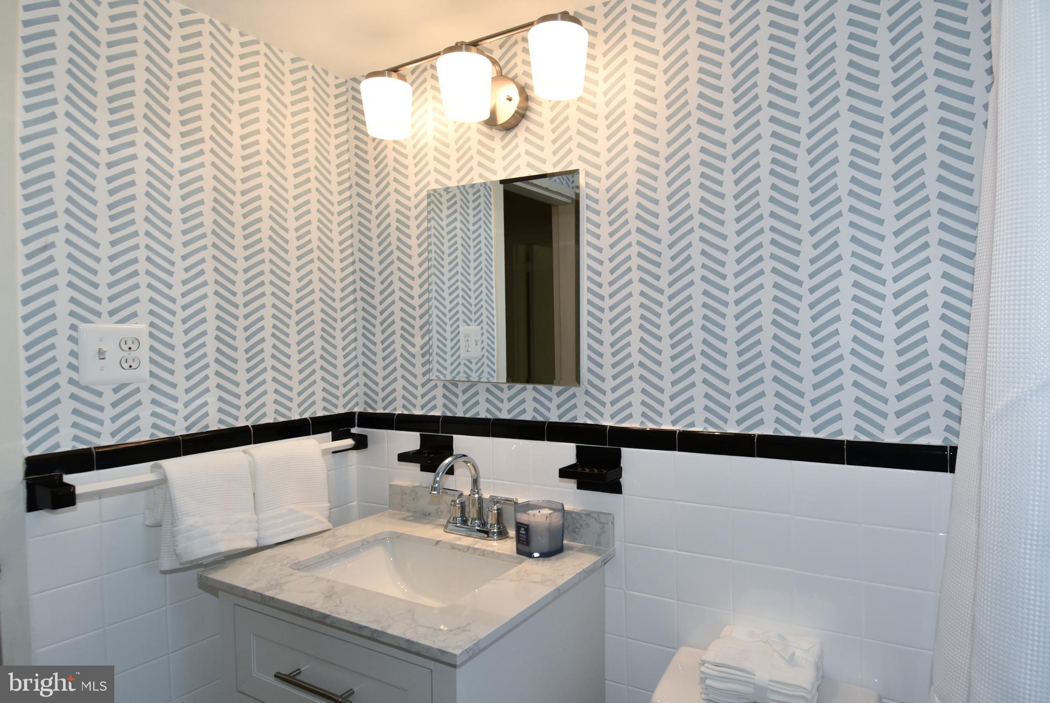 2028 Vermont St N #203