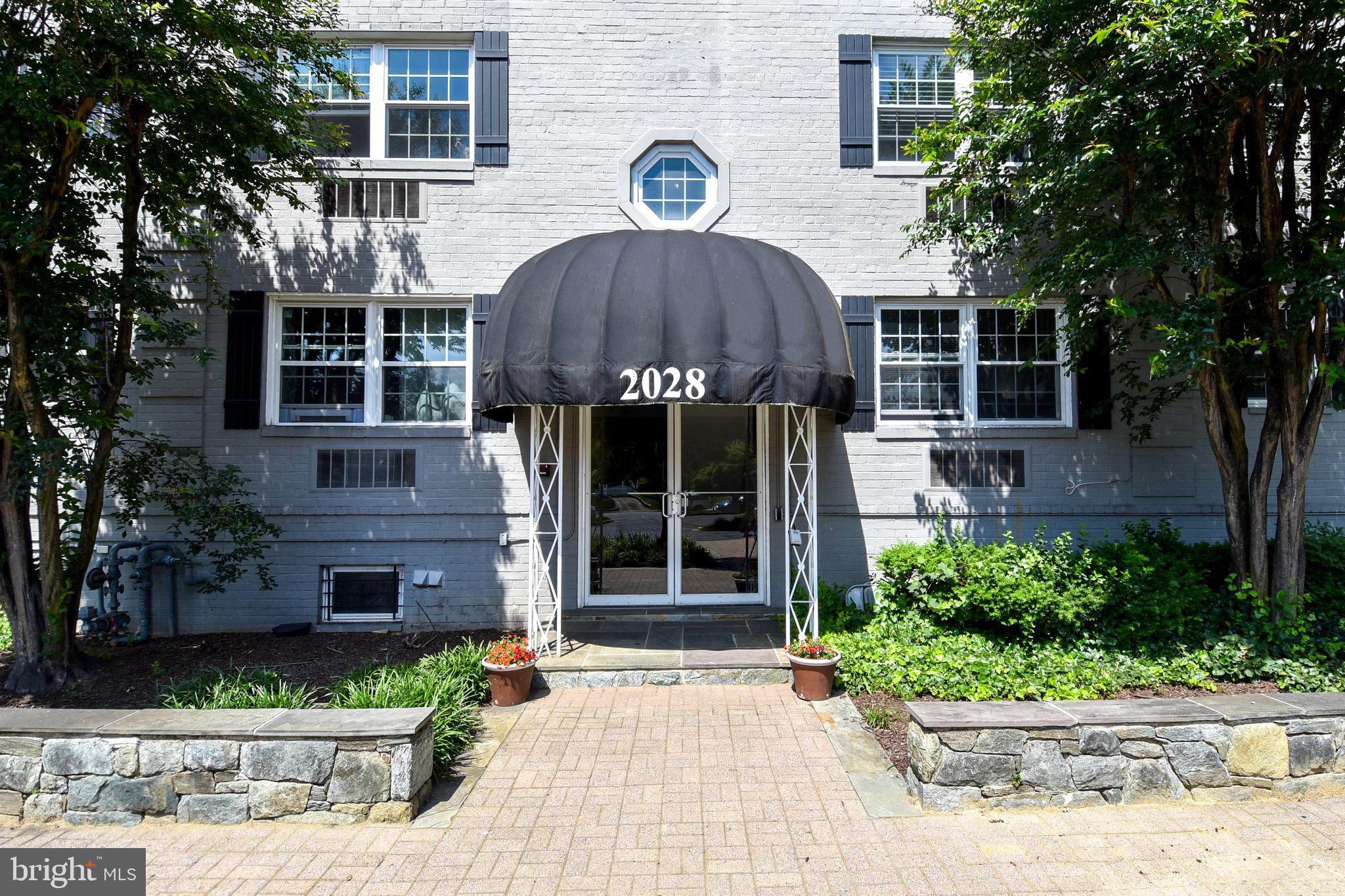 2028 Vermont St N #203