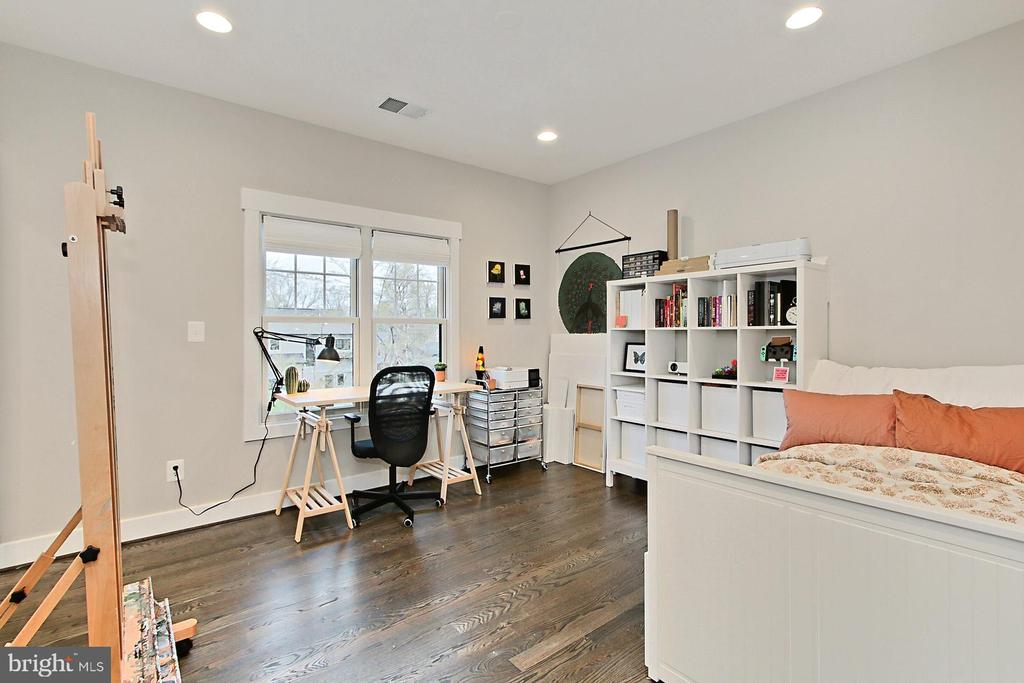 1204 Seaton Ln