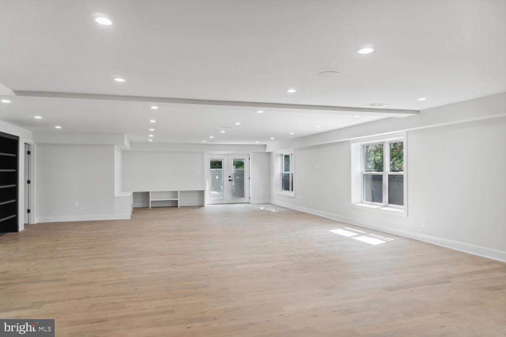 6705 McCrea Pl