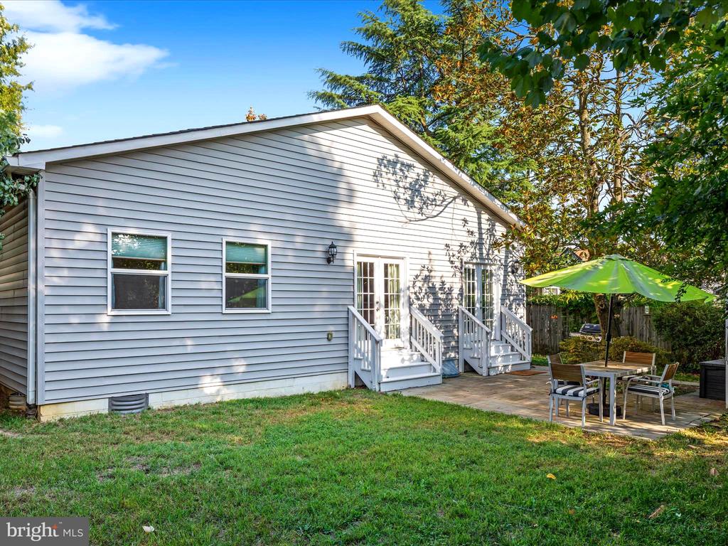 6932 Vanderbilt Dr