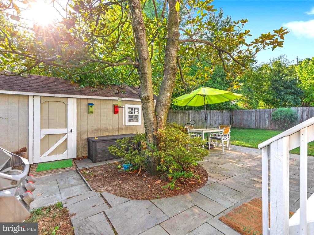 6932 Vanderbilt Dr