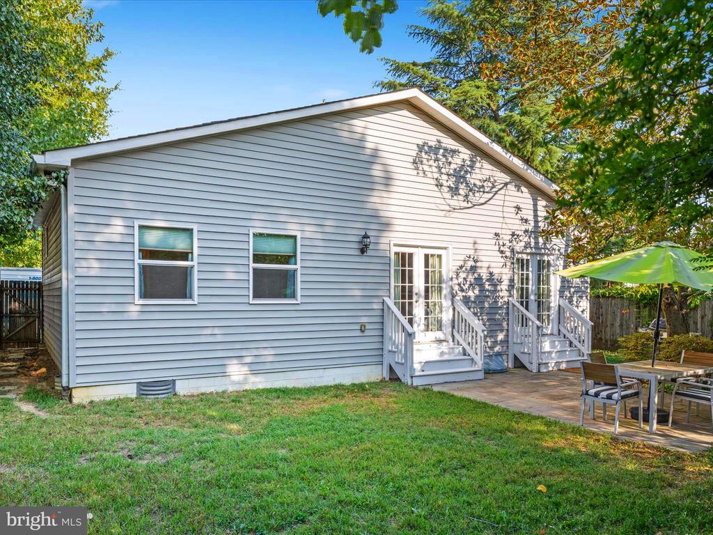 6932 Vanderbilt Dr