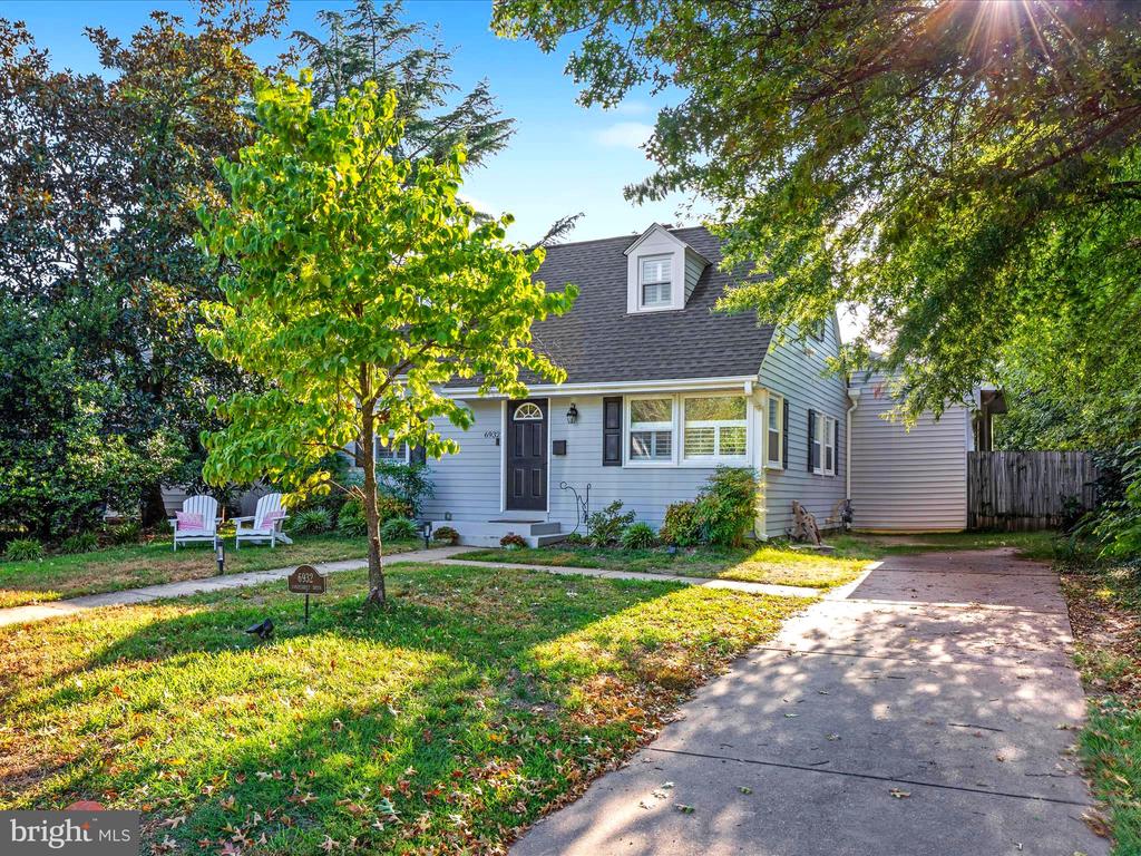 6932 Vanderbilt Dr