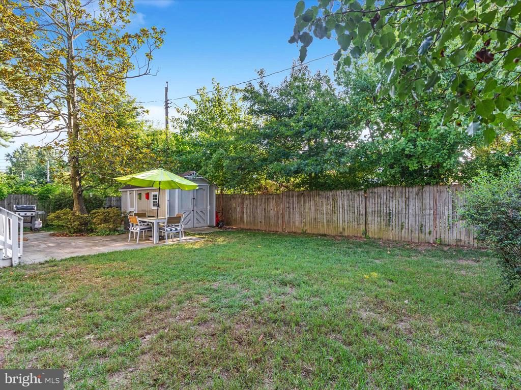 6932 Vanderbilt Dr