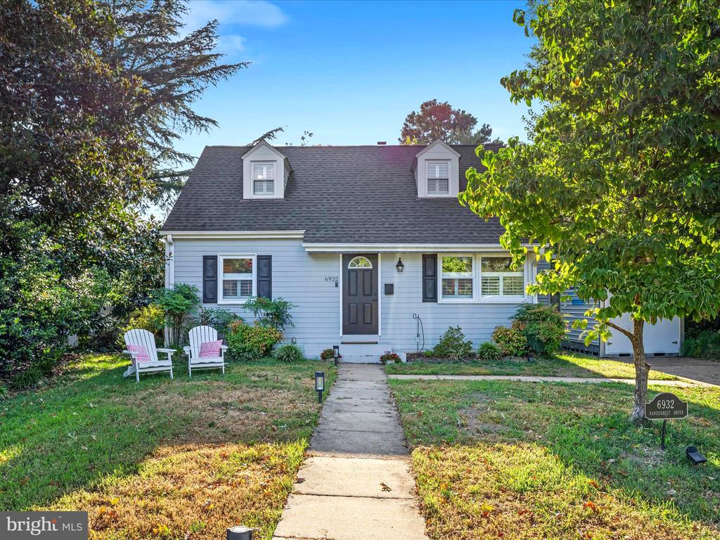 6932 Vanderbilt Dr
