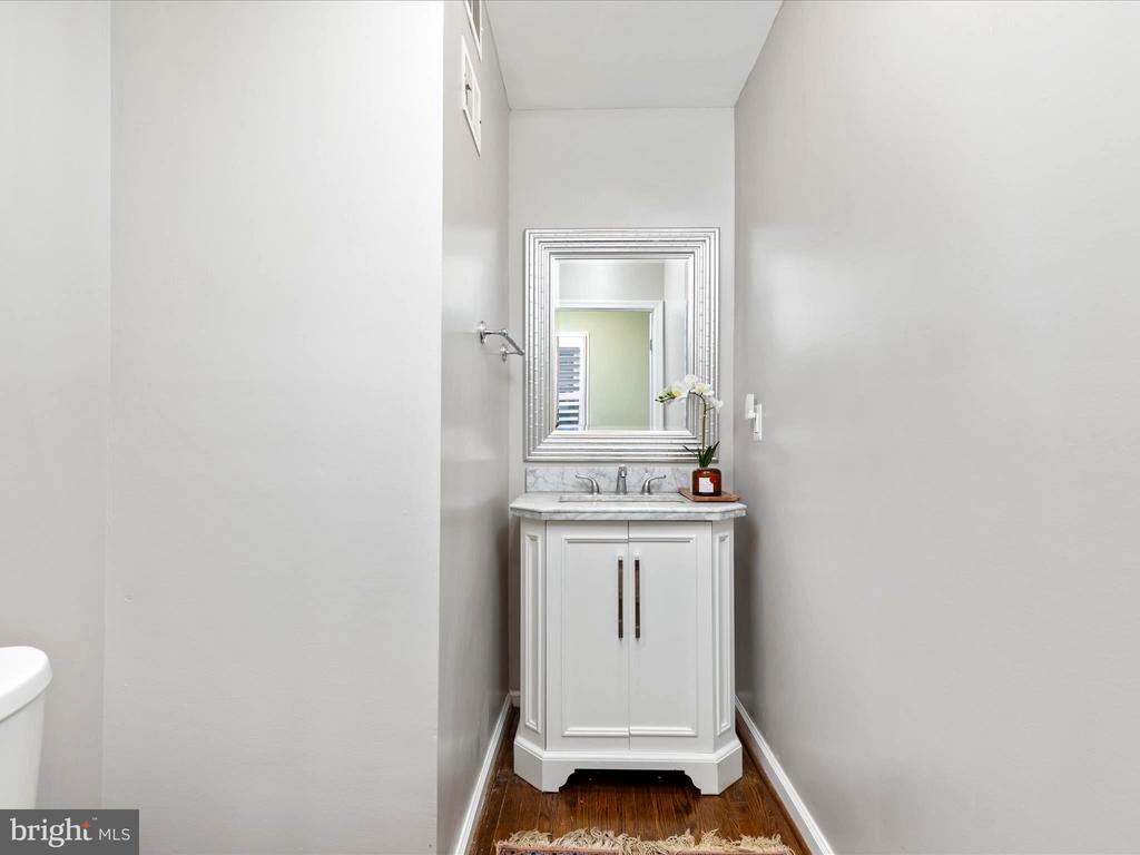6932 Vanderbilt Dr