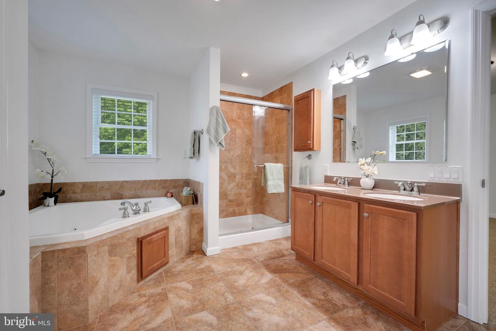 2862 Rosemary Ln
