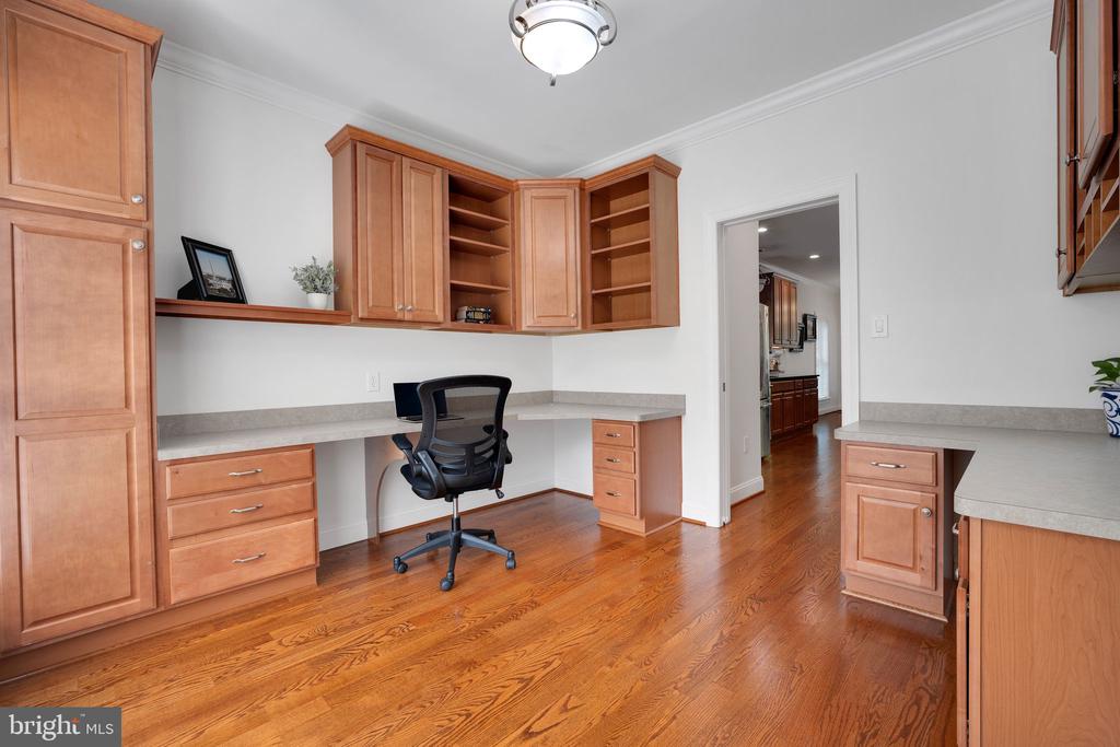 2862 Rosemary Ln
