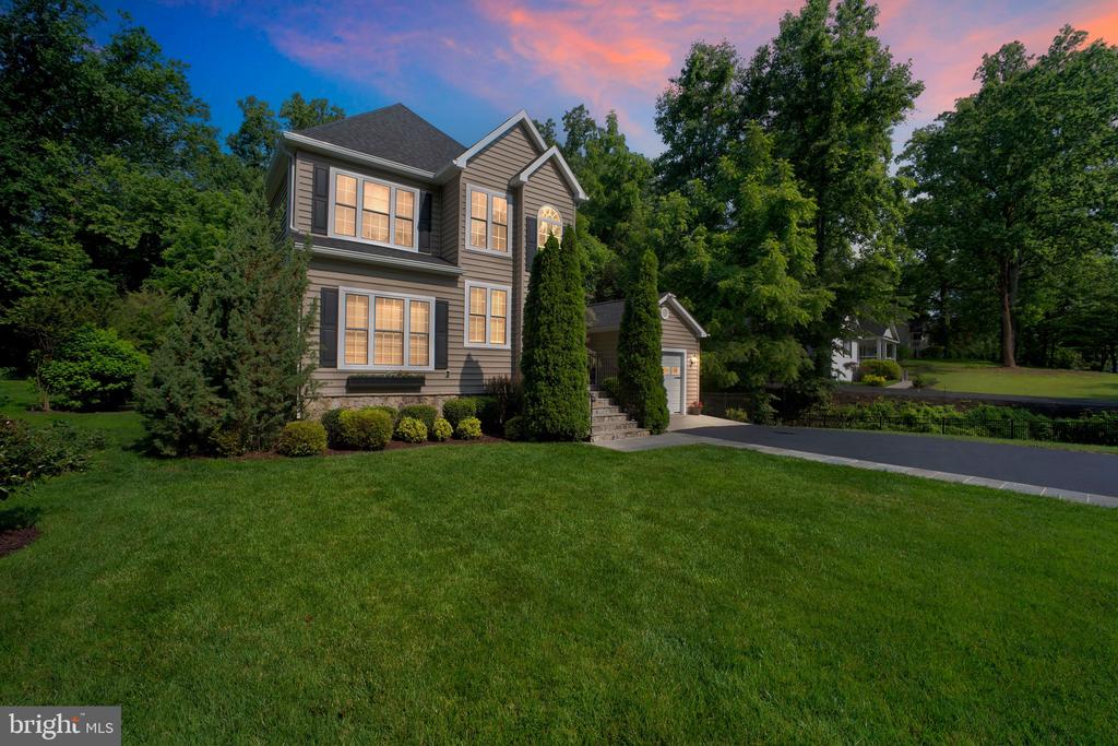 2862 Rosemary Ln