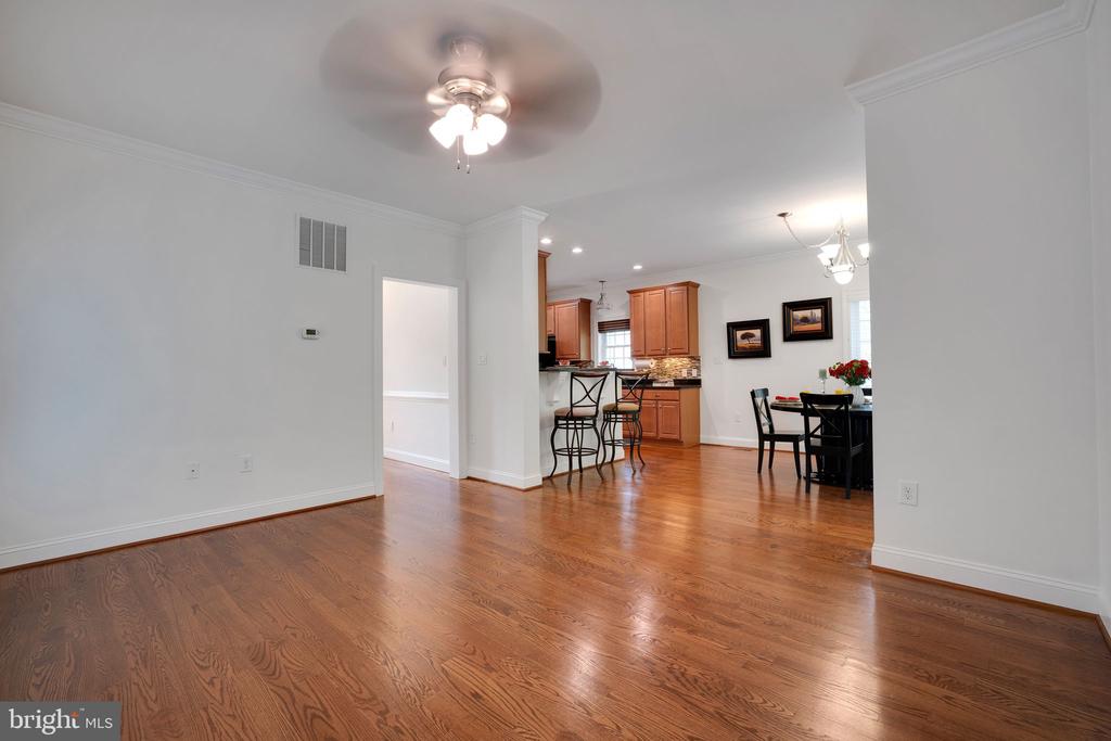 2862 Rosemary Ln