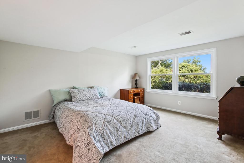 7407 GATEWOOD COURT