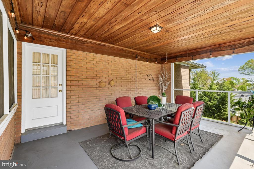 7407 GATEWOOD COURT