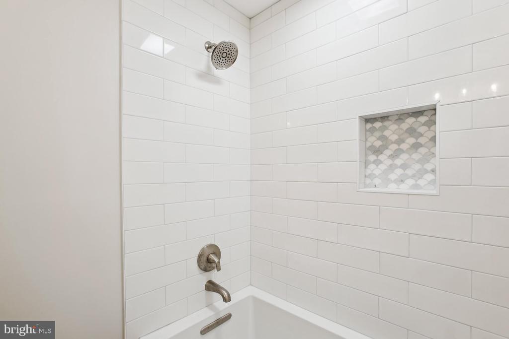 7407 GATEWOOD COURT