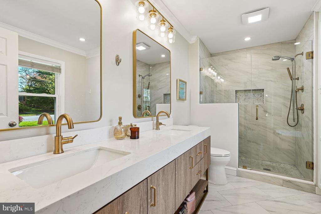 7407 GATEWOOD COURT