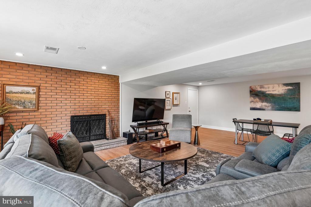 7407 GATEWOOD COURT
