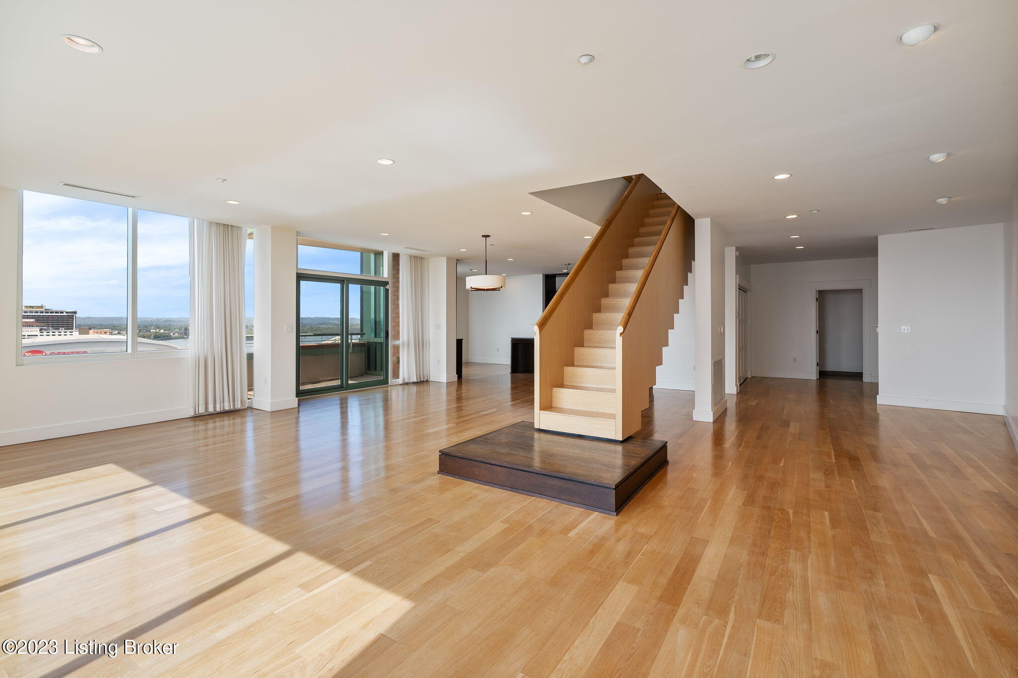 222 E Witherspoon St, 1702