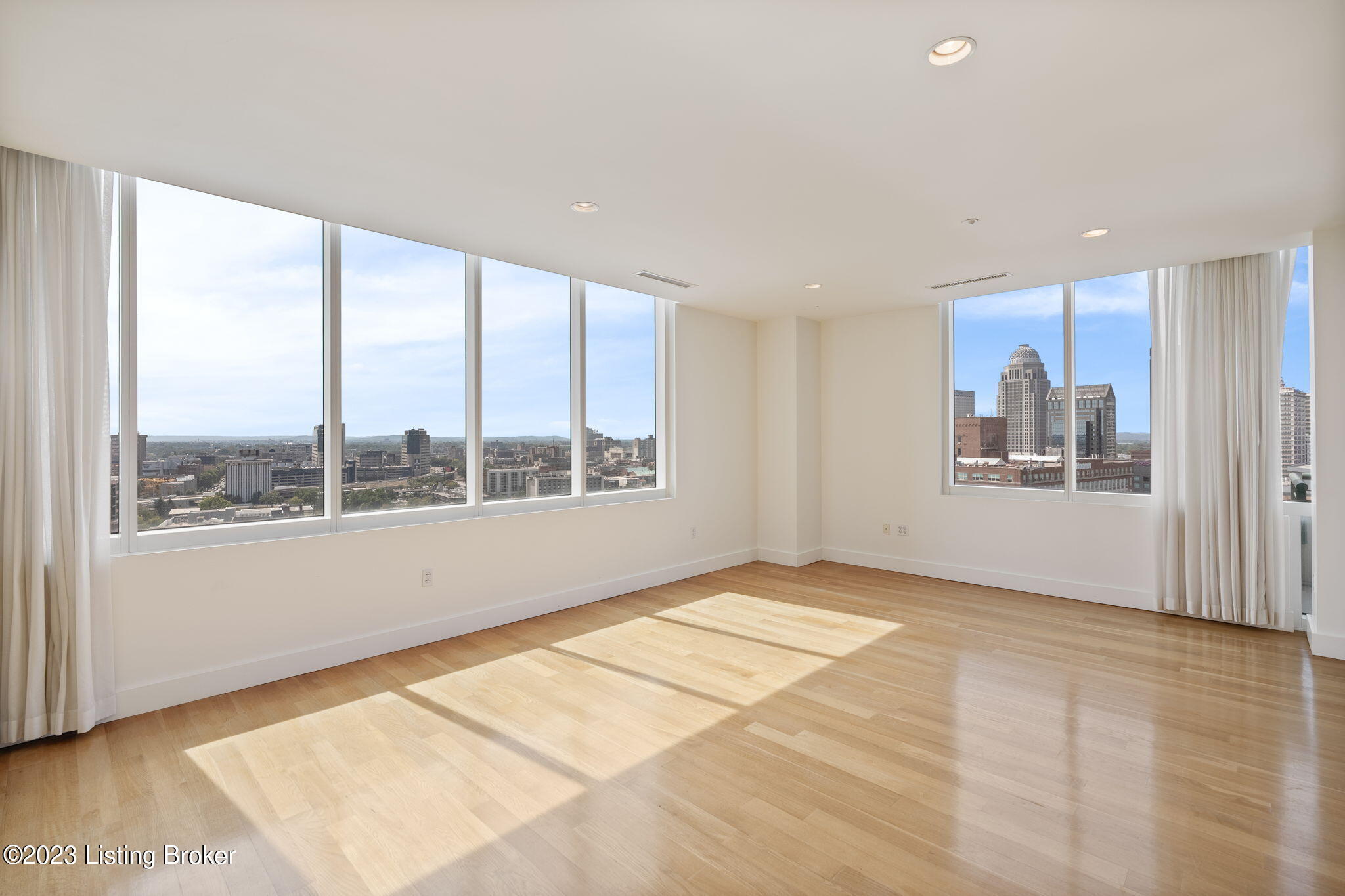 222 E Witherspoon St, 1702