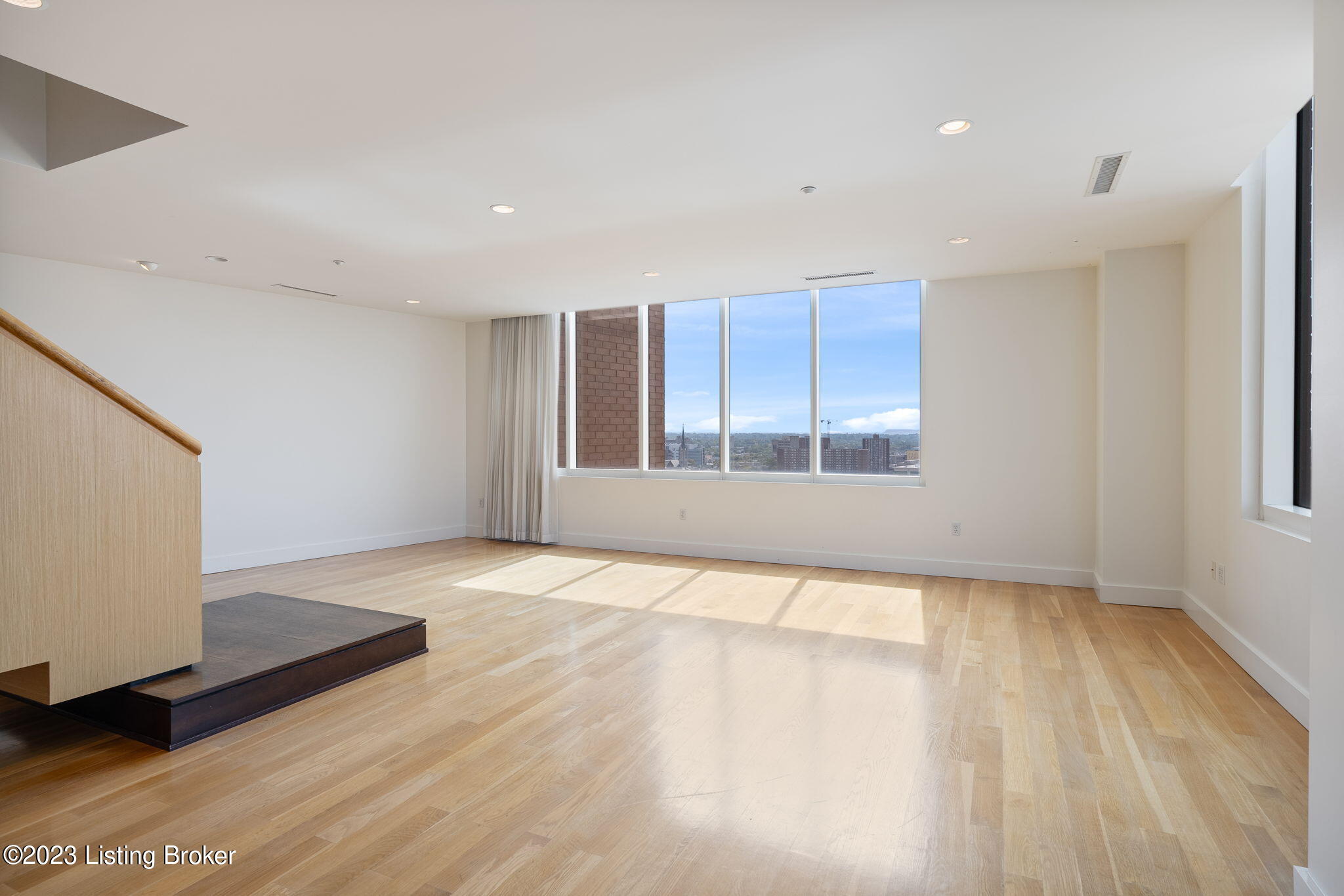 222 E Witherspoon St, 1702