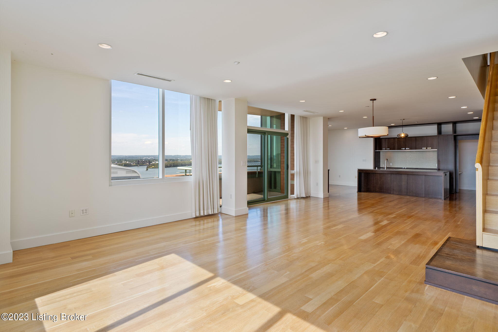 222 E Witherspoon St, 1702