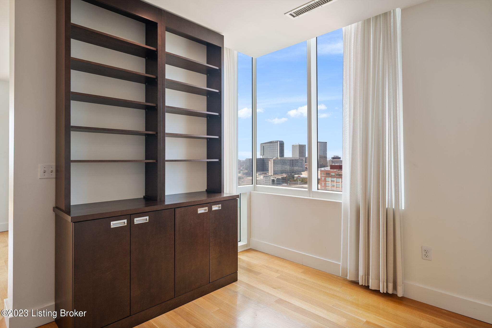 222 E Witherspoon St, 1702