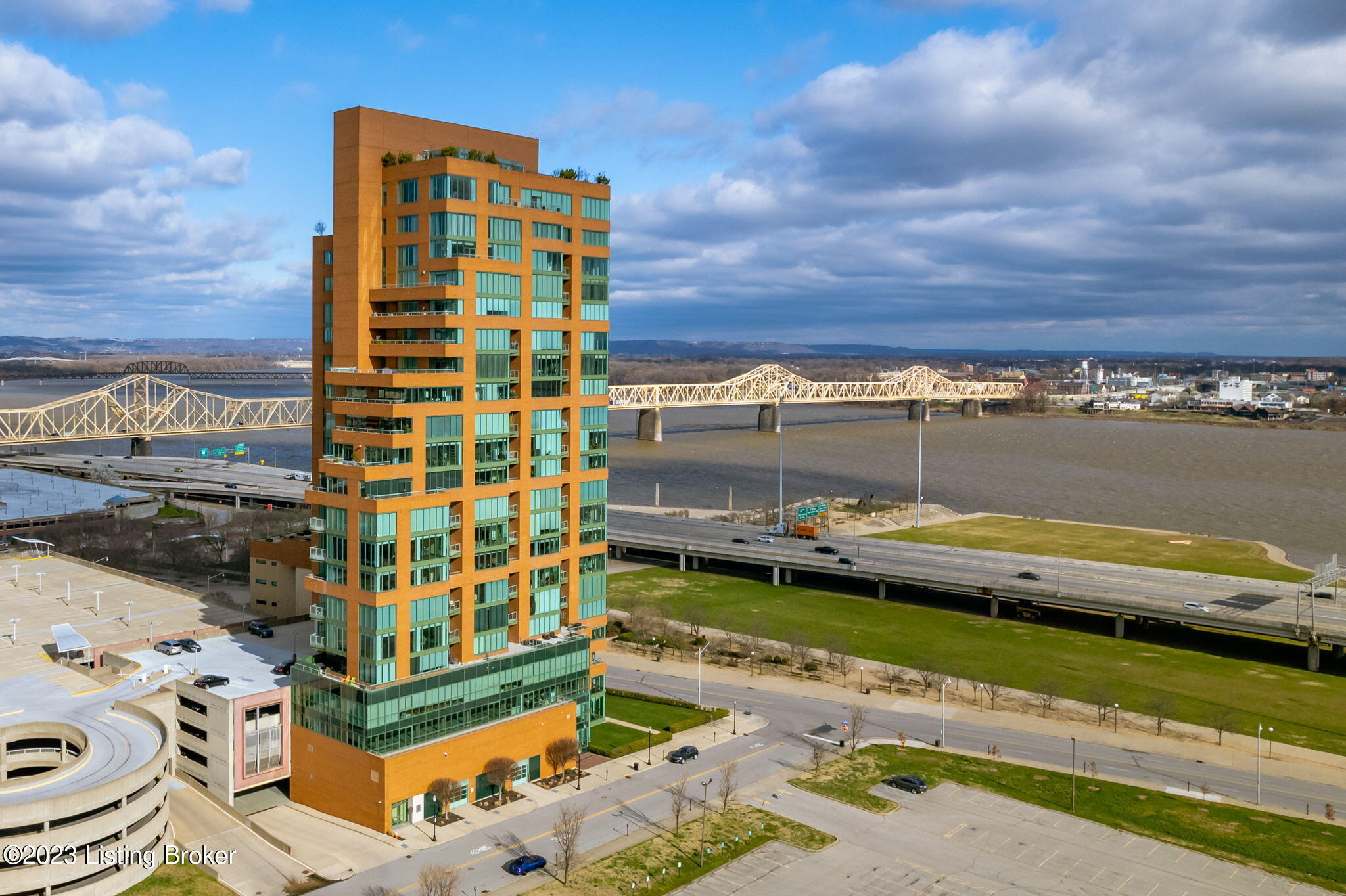 222 E Witherspoon St, 1702