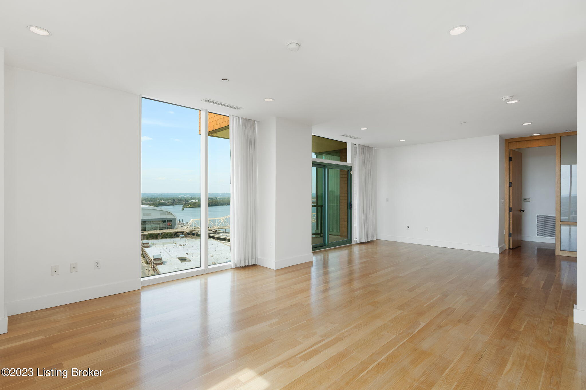 222 E Witherspoon St, 1702