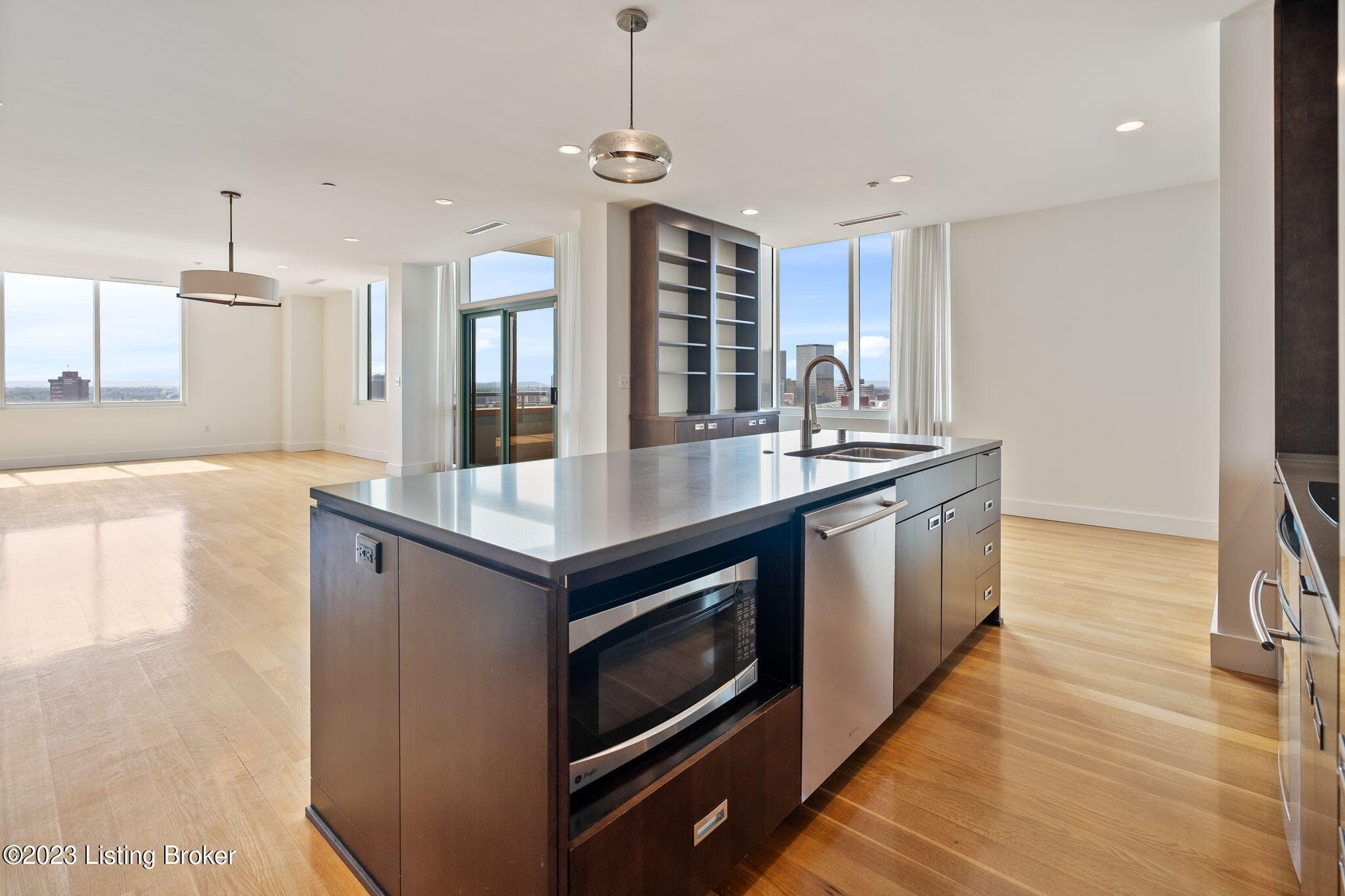 222 E Witherspoon St, 1702