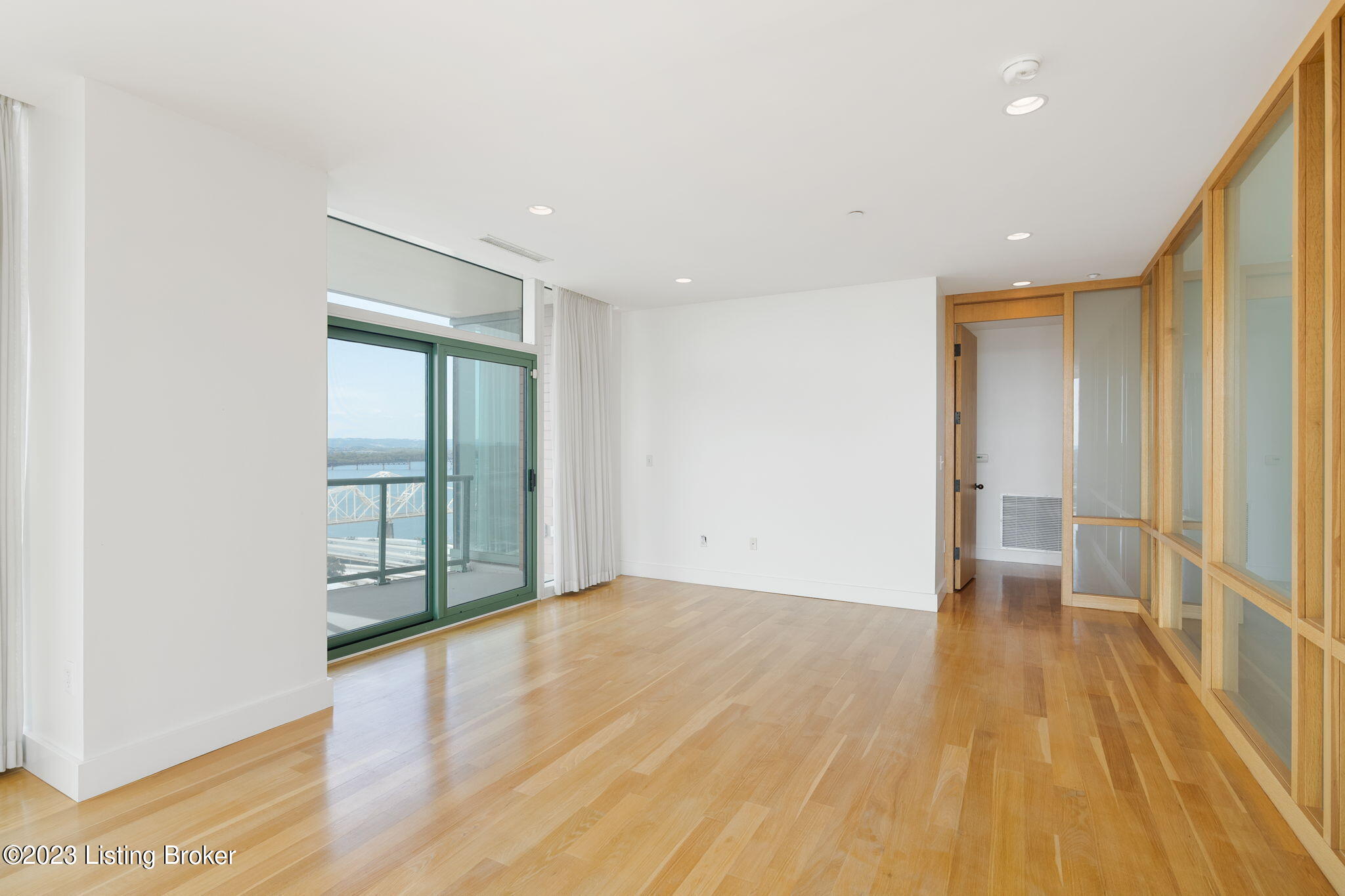 222 E Witherspoon St, 1702