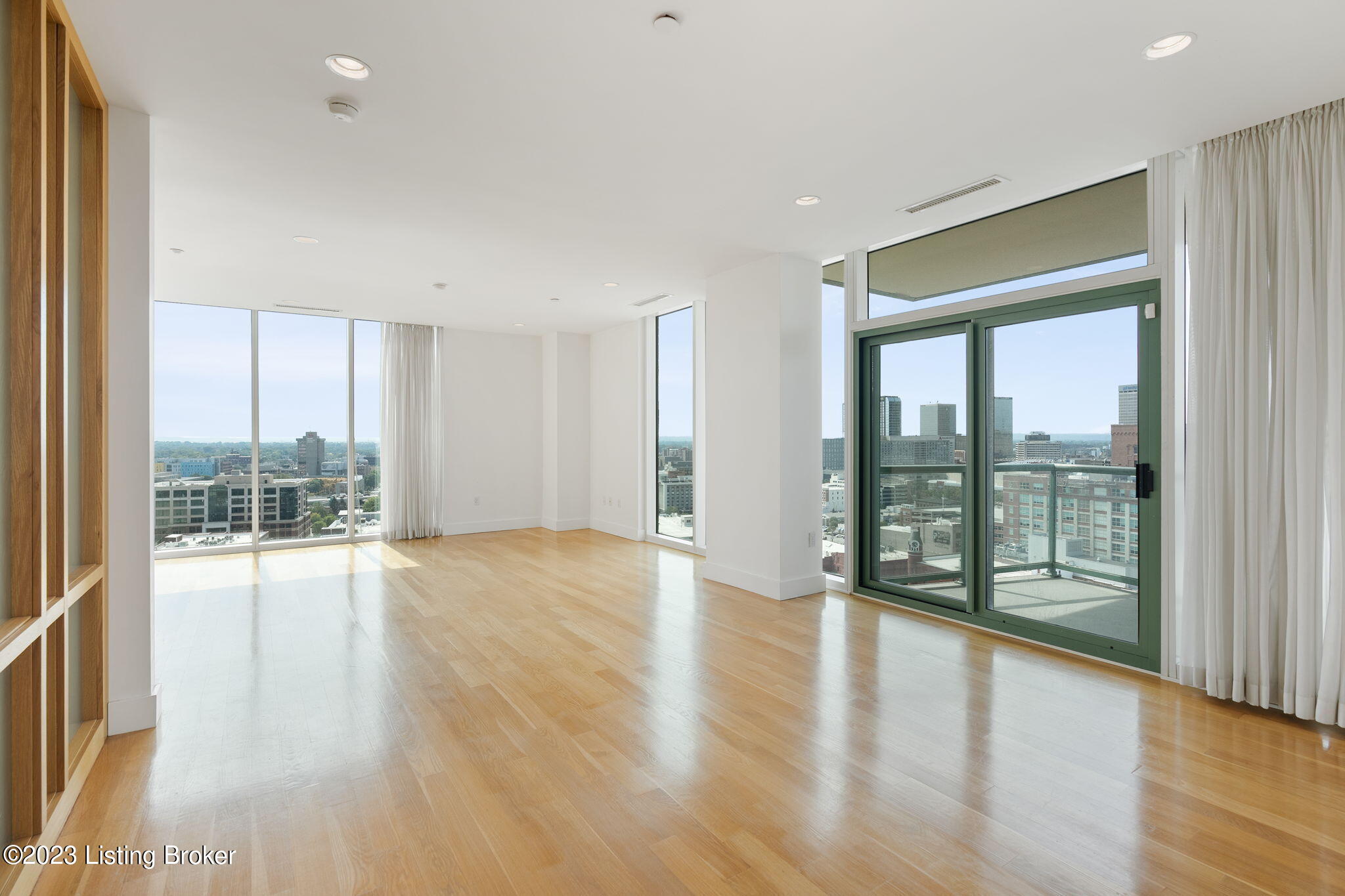 222 E Witherspoon St, 1702