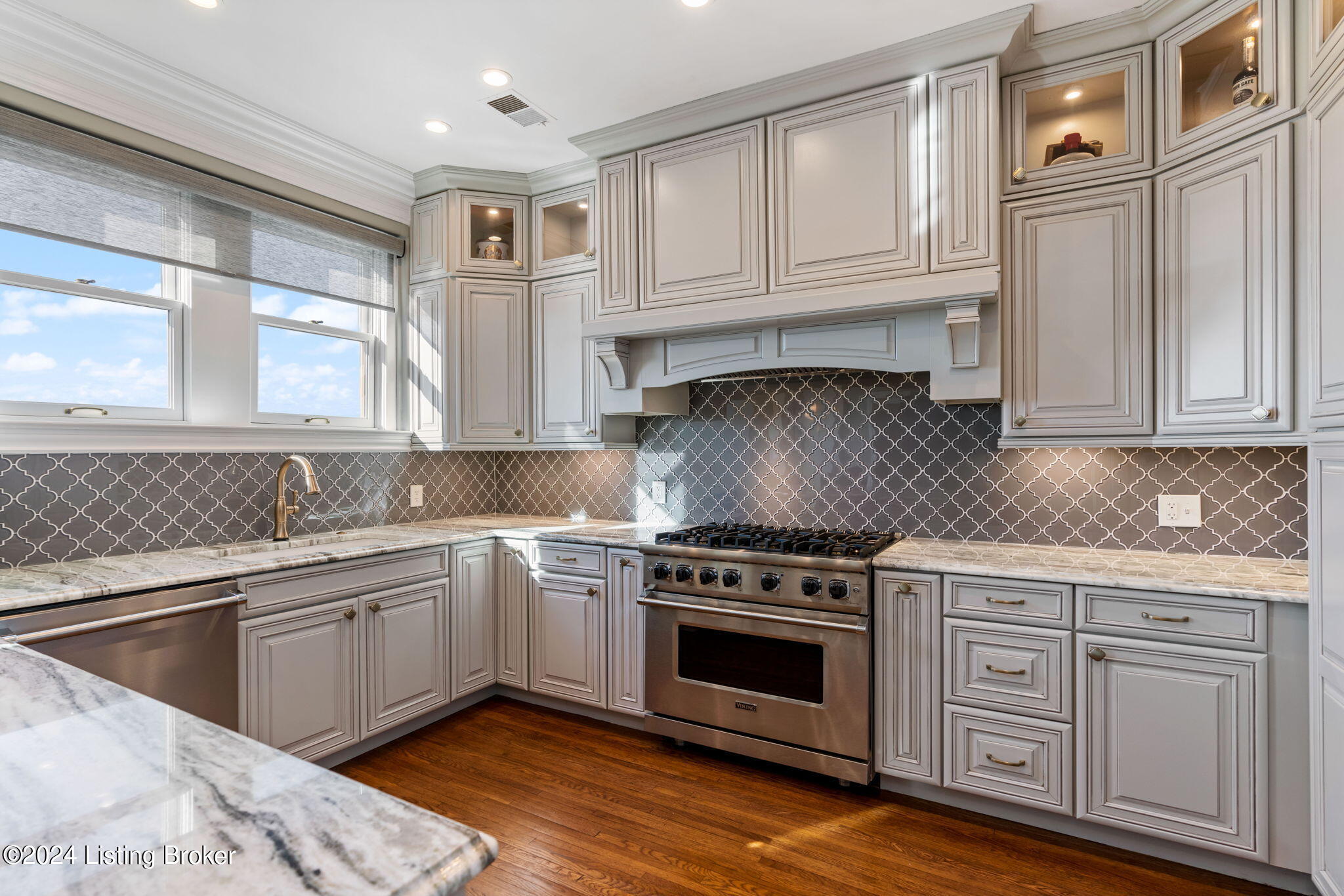1416 Willow Ave, 11B