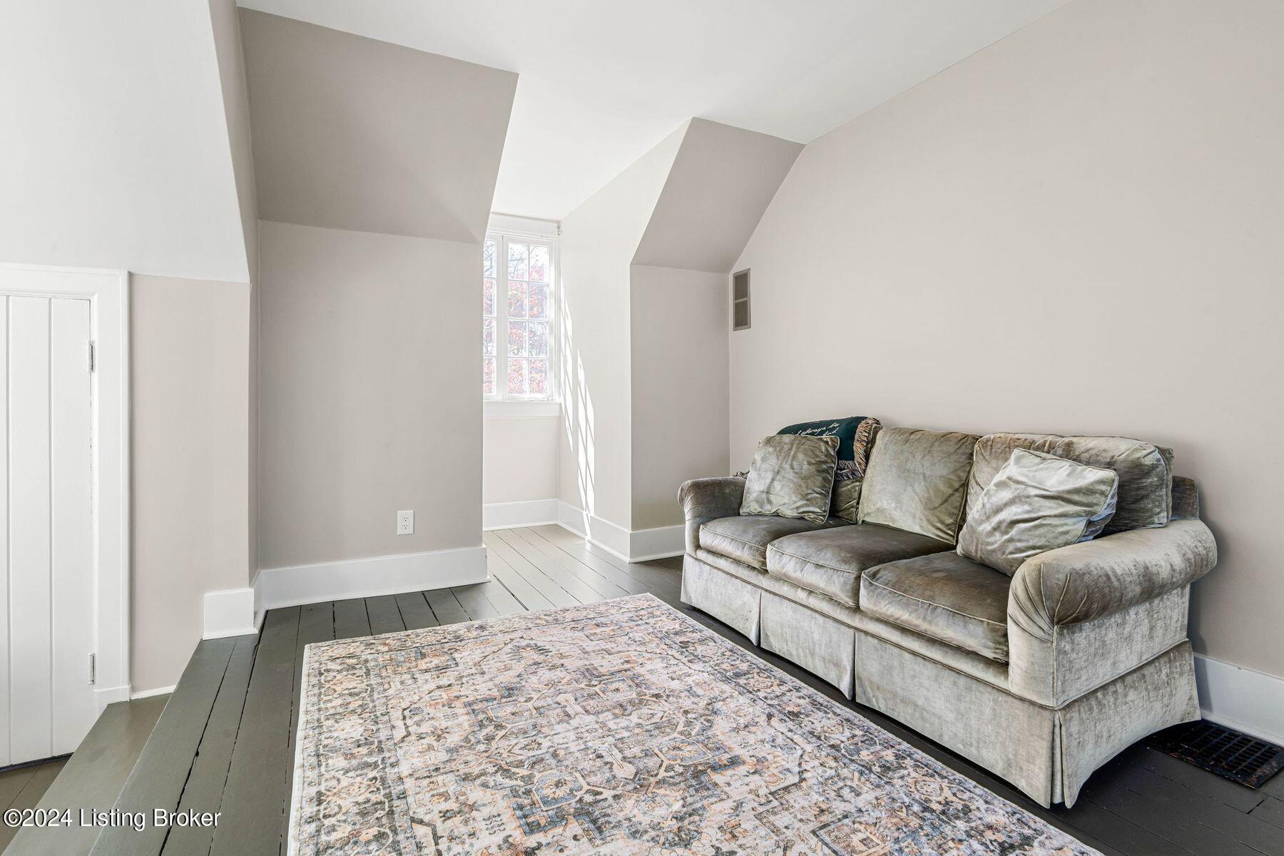 2407 Top Hill Rd