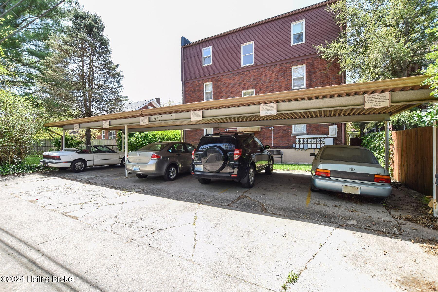 2111 Boulevard Napoleon, 3